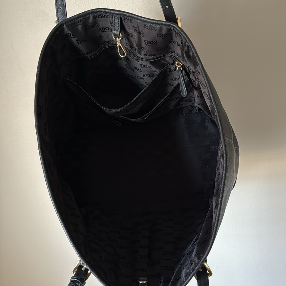 MICHAEL KORS XL Jetset Saffiano Leather Tote in Black - Picture 6 of 10